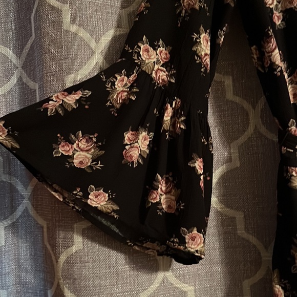 American Eagle Black Romper with Pink Floral Pattern - Picture 7 of 8